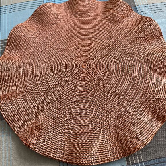 Deborah Rhodes Orange Metallic Round Scallop Placemat - Picture 3 of 3